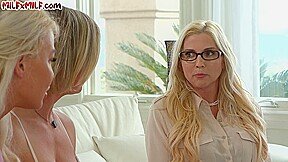 Tribbing curvy lesbian housewives